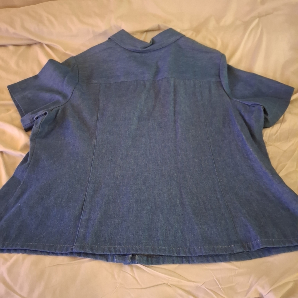 Koret Womem's Denim Blue Floral Embroidered Short Sleeve Shirt - Picture 7 of 7